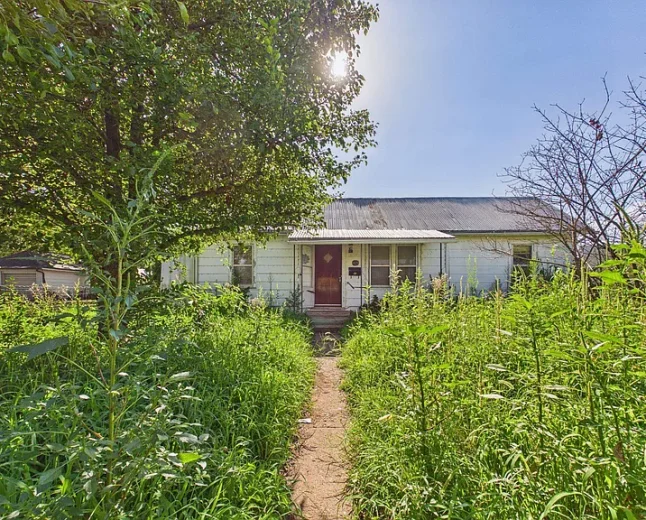 $25,000,  Anthony, KS Investment: 2-Bed Home for Renovation Opportunity