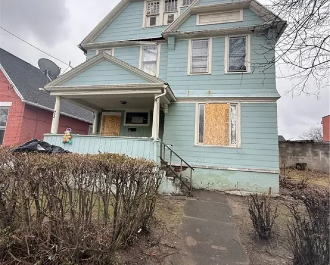 $29,900 Rochester Fixer-Upper: 4-Bed Colonial on 2nd Street