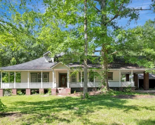 $179,900 Historic Diboll Home on 2 Acres: Timeless Charm & Modern Updates