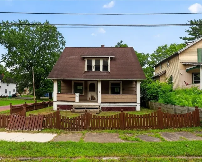 $30,000 Investment Opportunity: 2-Bed Fixer-Upper in Warren, OH