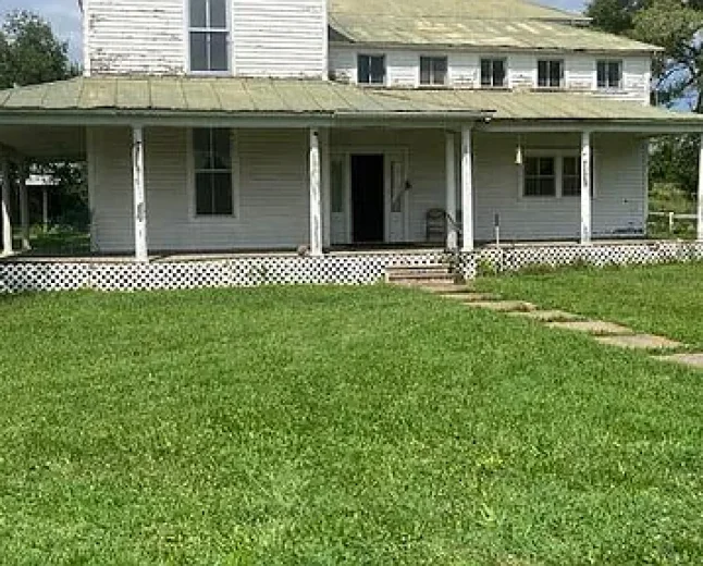 $99,900 Historic Russellville Mansion Opportunity | 6-Bed, 3-Acre Estate
