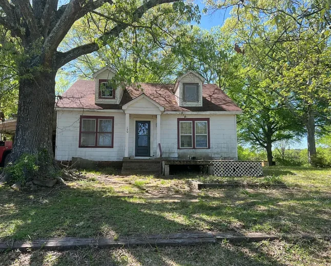 $70,000 Tupelo MS Investment: 3.2 Acres, Storage & Home 