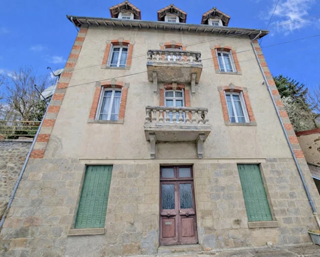 €130,800 Aubusson Elegance: Large French Home