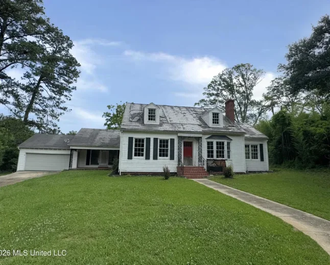 $25,000 Gloster, MS: 1935 Single-Family Home on E Main Street for $25K