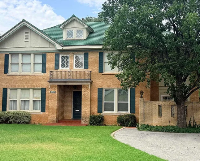 $250,000 Historic Wichita Falls Home: ADU, Charm, New Roof 
