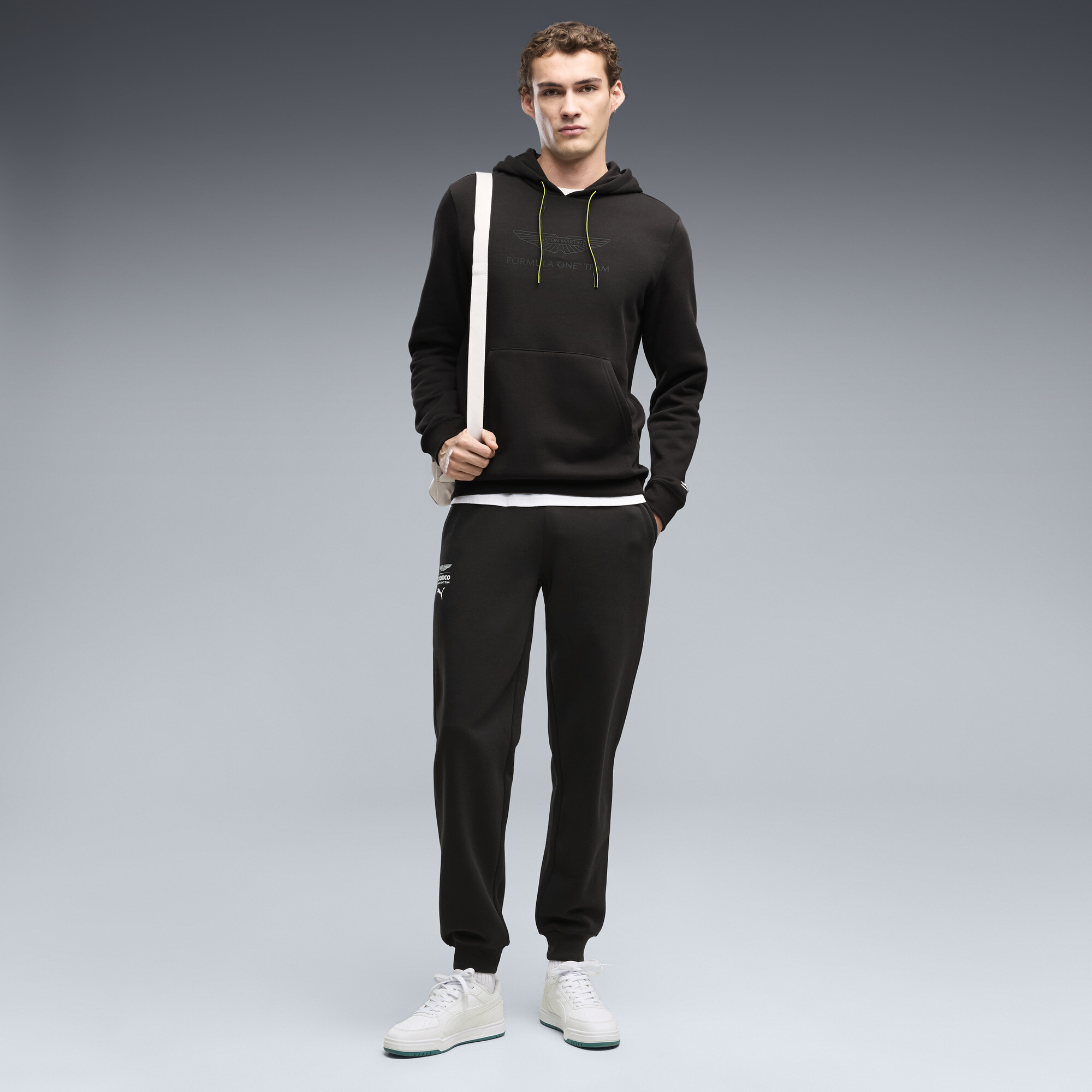 PUMA x ASTON MARTIN ARAMCO F1® TEAM Essentials Jogginghose Herren, Kleidung, Schwarz, L