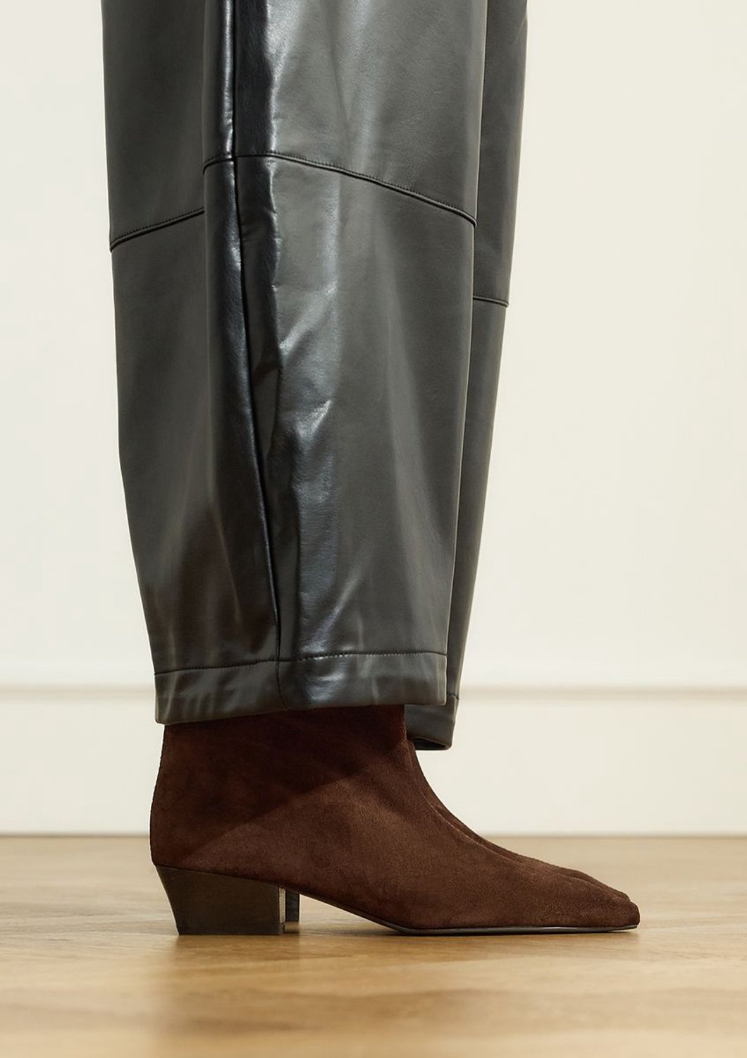 Braune Veloursleder-Stiefeletten