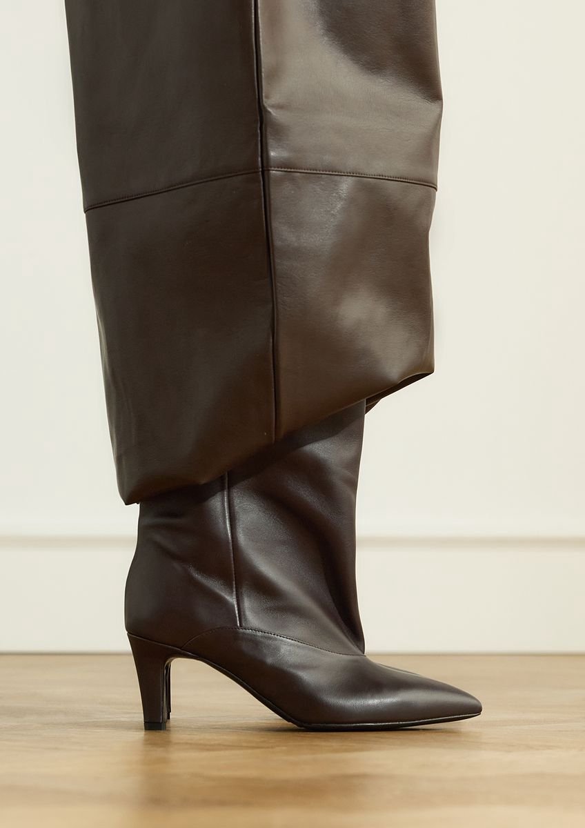 Dunkelbraune Lederstiefeletten mit Absatz