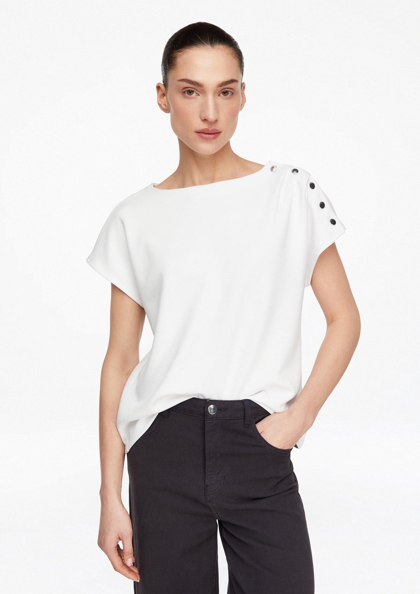 Fließender Stoff-T-Shirt mit Schulterknopf für Frauen COMMA