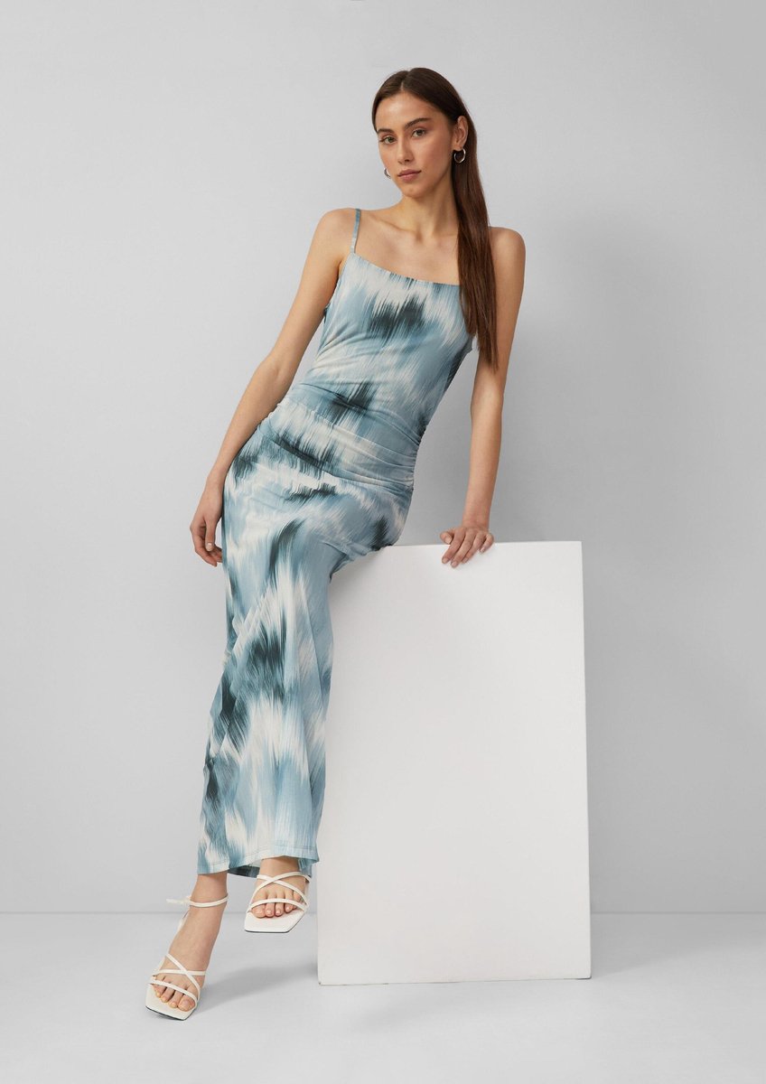 Damenkörperbetontes Strickkleid QS