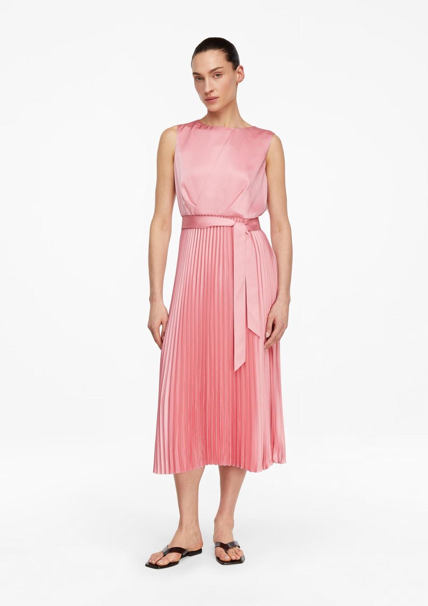 Plissiertes Satin-Kleid mit Gürtel zum Binden in der Taille für Damen COMMA