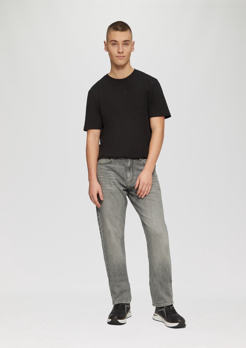 Regular Jeans mit mittelhohem Bund QS