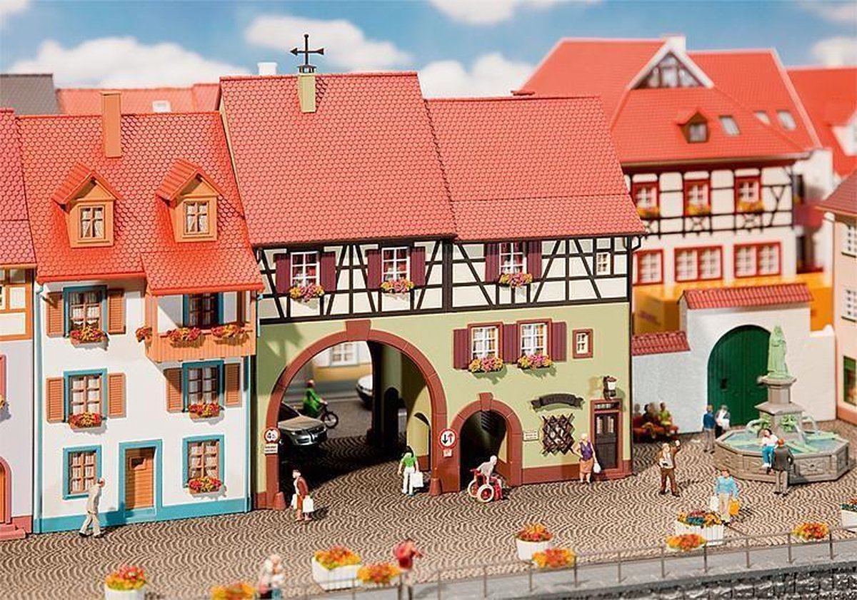 Faller 130499 H0 casa di città con portale ad arco