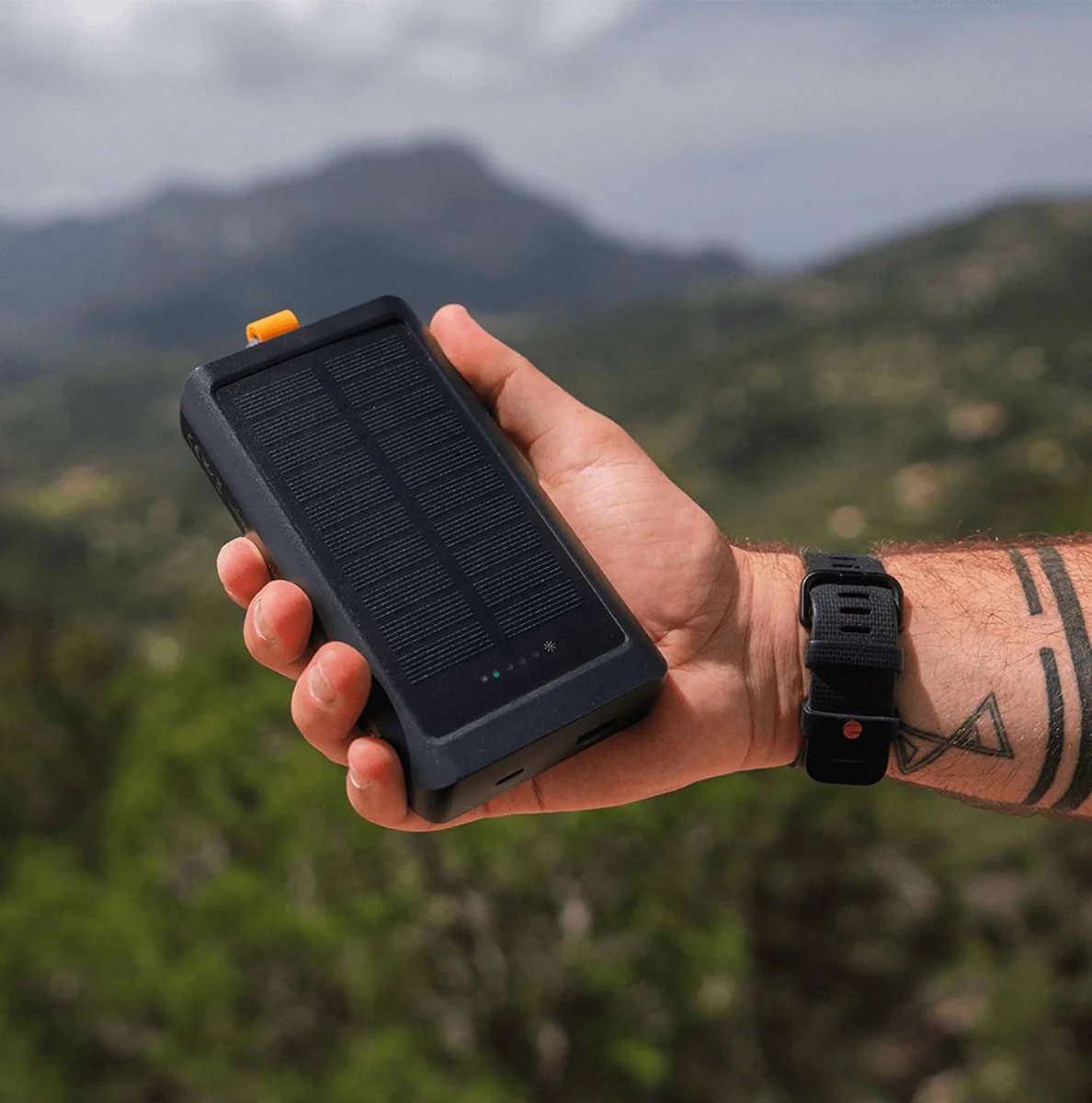 Xtorm Solar USB-C Power Bank 10.000mAh/15W with Flashlight Black - 10000 mAh