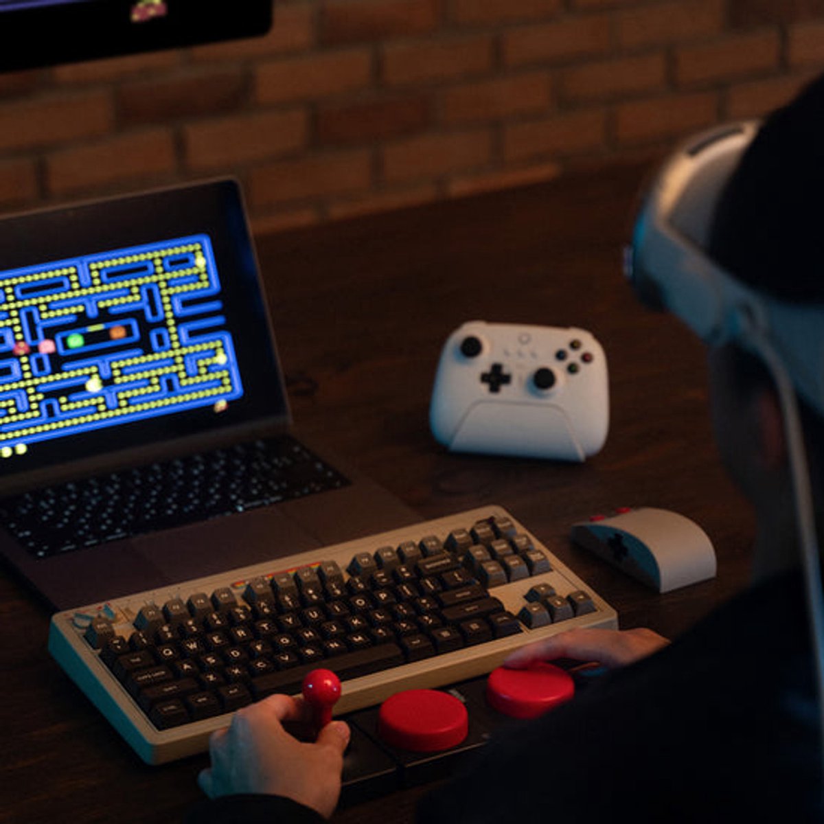 8BitDo Retro Mechanical Keyboard - C64 Edition - ISO - Engelsk - UK - Beige