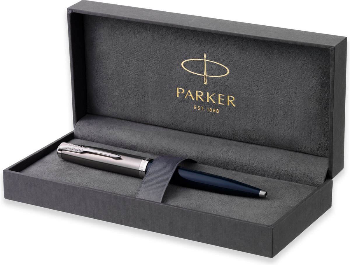 Parker 51-kuglepen | midnatsblå cylinder med detaljer i krom | patron med medium spids og sort blæk | gaveæske