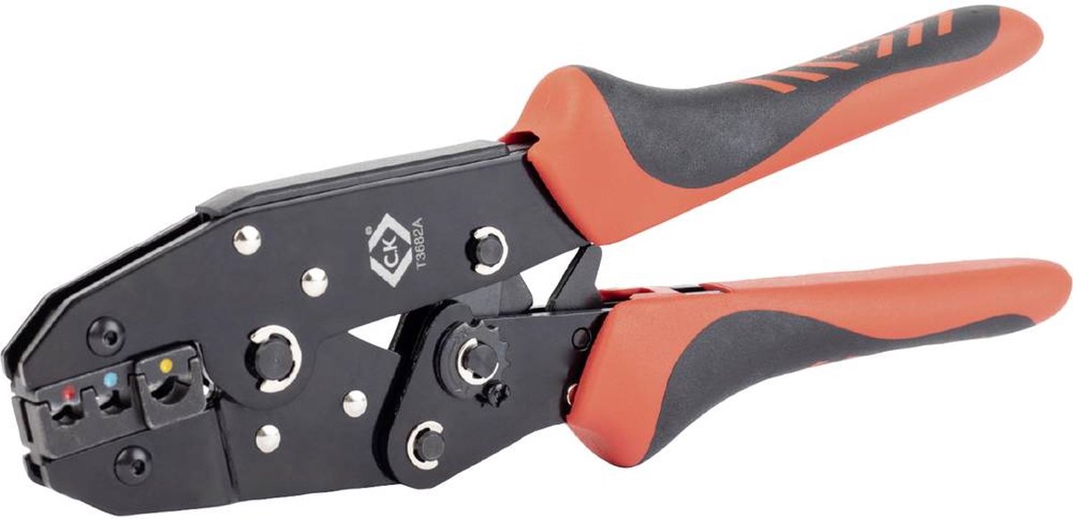 C.K T3682A Pince à sertir pour connecteurs de câbles isolés 0.5 à 6 mm²