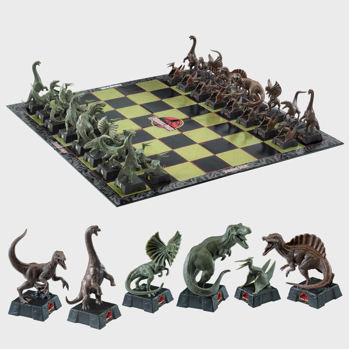 Noble Collection Jurassic Park - Chess Set