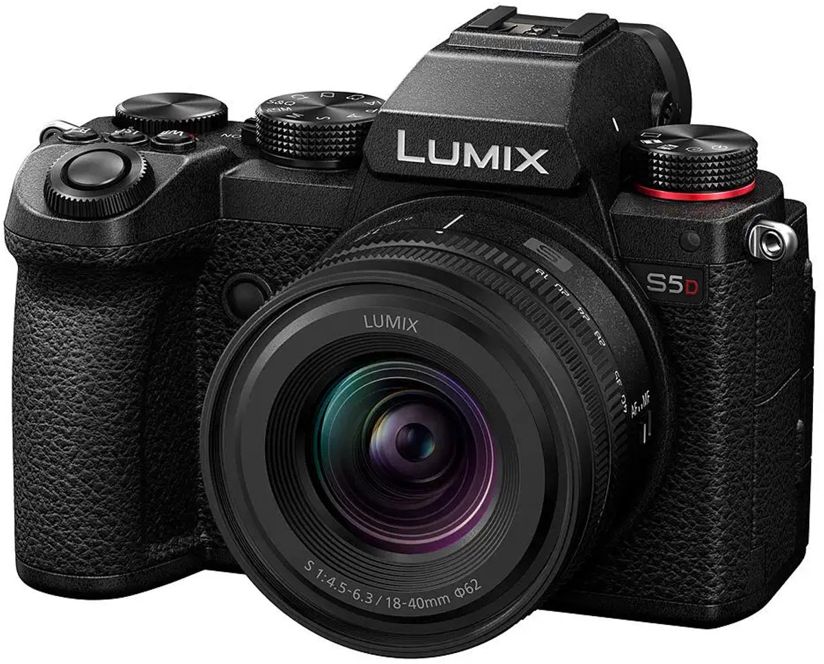 Panasonic Lumix S5D with S-R1840 F/4.5-6.3 KIT