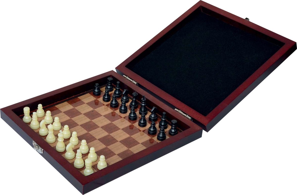 Noris DEvi LOVEuxe Magnetic Chess in Wooden Box