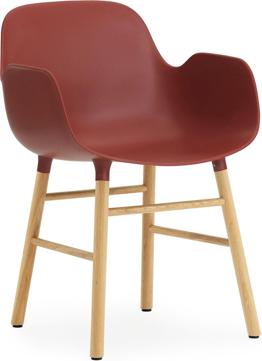 Normann Copenhagen Chaise avec accoudoirs Form red, pieds en chêne