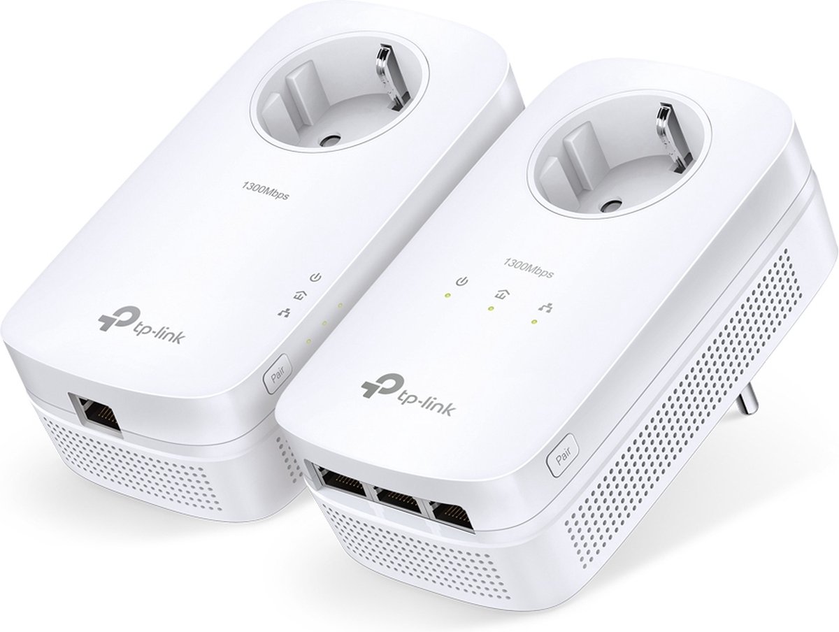 TP-Link TL-PA8033P KIT AV1300 3-Port Gigabit Passthrough Powerline Starter Kit
