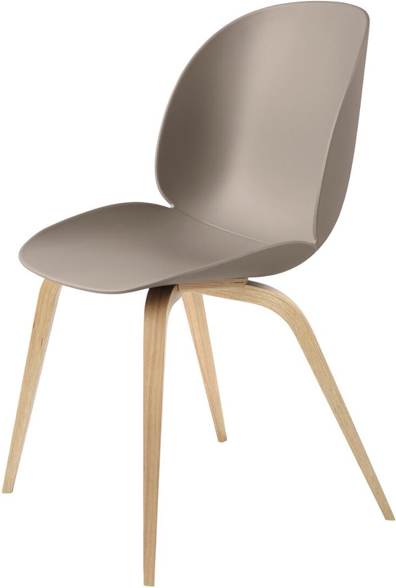 GUBI Silla Beetle New beige, base de roble lacado mate