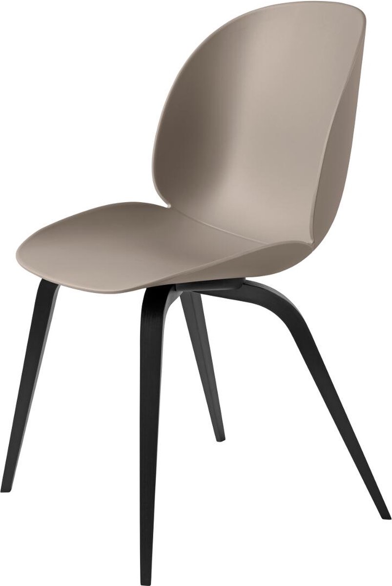 GUBI Sedie Beetle new beige, base in faggio tinto nero