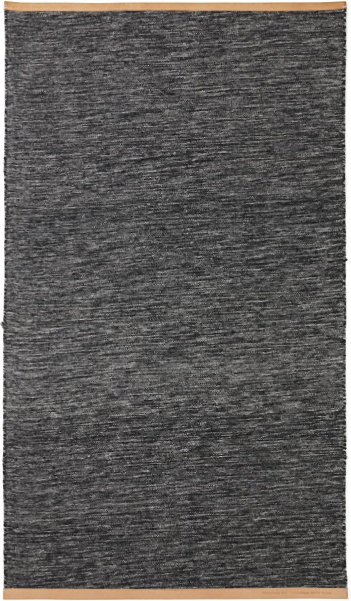 Design House Stockholm Alfombra Björk, gris oscuro 70 x 130 cm