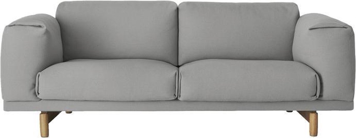 Muuto Divano Rest Divano a 2 posti in tessuto steelcut Trio ii 133 light grey. Gambe in rovere