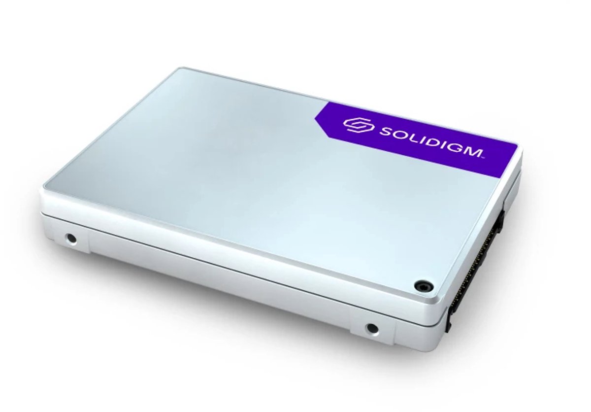 Solidigm D5-P5336 7.68 TB U.2 PCI Express 4.0 NVMe QLC 3D NAND
