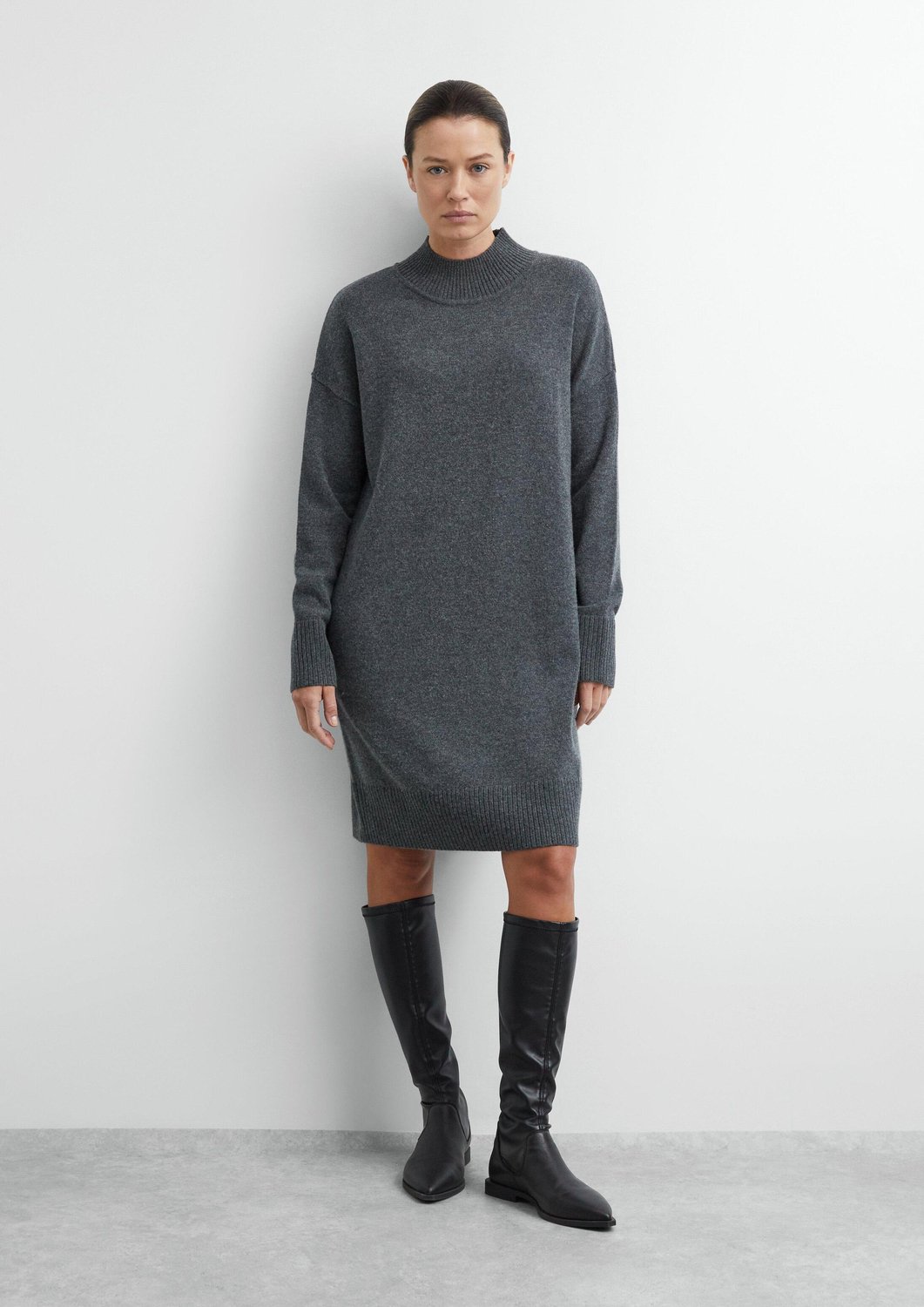 Strickkleid mit Stehkragen und Rippdetails für Damen COMMA