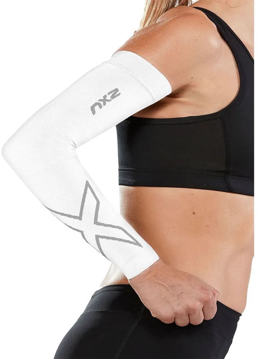 Manicotto di compressione del gomito 2XU Flex Run