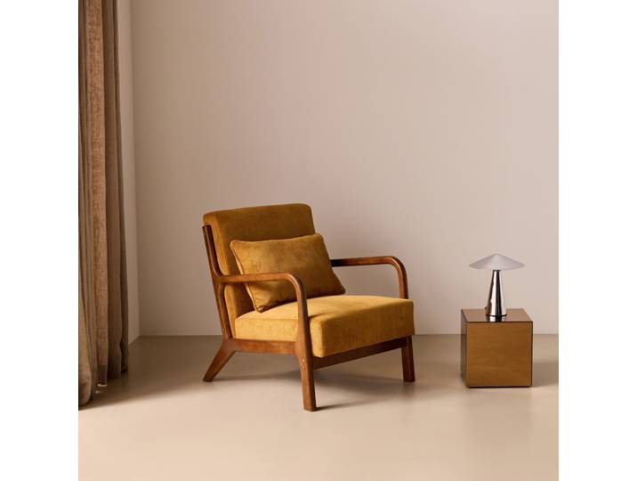 Fauteuil velours côtelé ocre, pieds bois d'hévéa