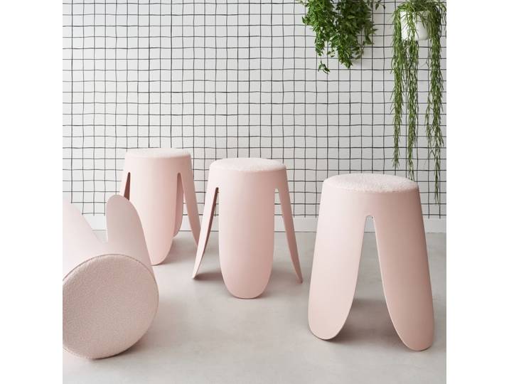 Set de 4 tabourets empilables rose pâle, bouclette texturée