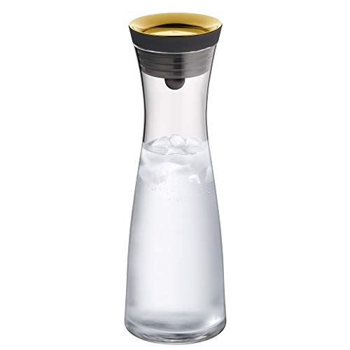 WMF Basic Wasserkaraffe aus Glas 1 Liter, Glaskaraffe mit Deckel, Silikondeckel, Wasserkaraffe mit Deckel, CloseUp-Verschluss, Karaffe goldener Deckel