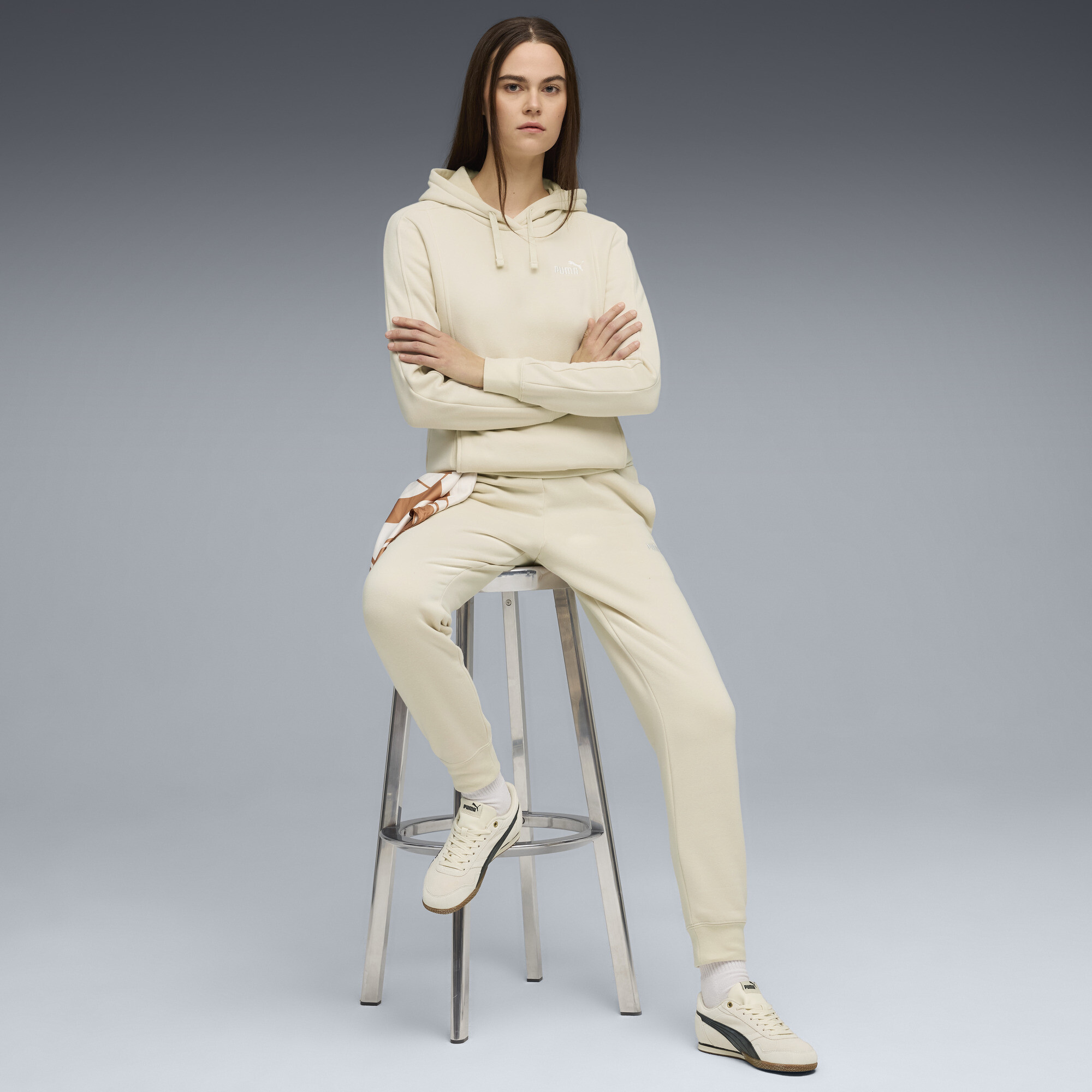 PUMA Jogginganzug mit Kapuze Damen, Kleidung, Alpine Snow, L