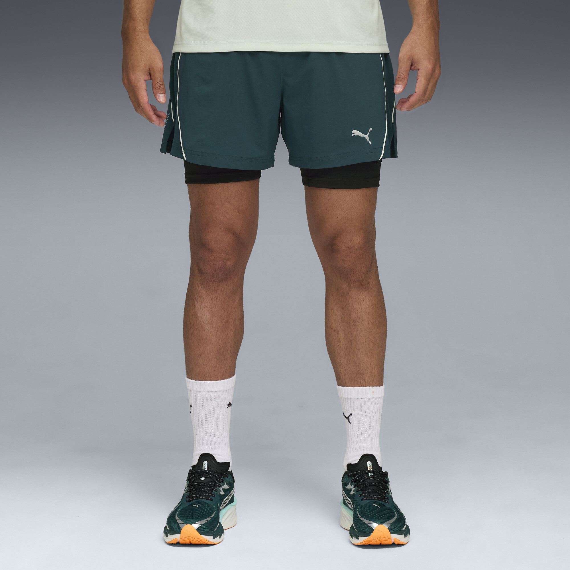 PUMA VELOCITY 2-in-1-Laufshorts Herren, Grün Terrain, M