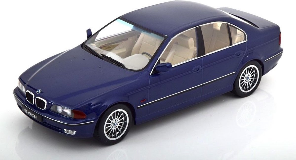 BMW 540i (E39) Limousine Baujahr 1995 blau metallic 1:18 KK-Scale