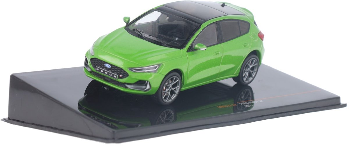 Ford Focus ST Baujahr 2022 grün metallic 1:43 Ixo