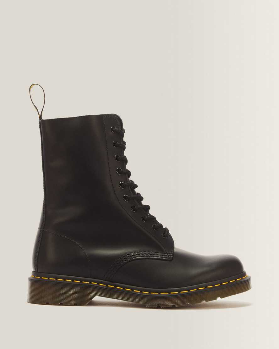 Dr. Martens 1490 Glatt, Leder Stiefel in Schwarz, Größe: 45
