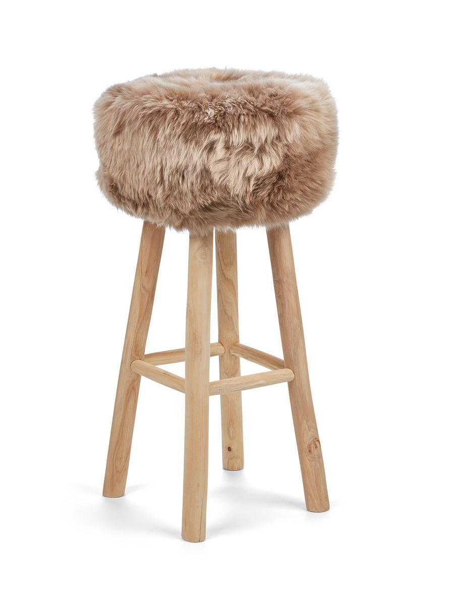 Holzbarhocker mit Lammfell | Langhaar | Neuseeland