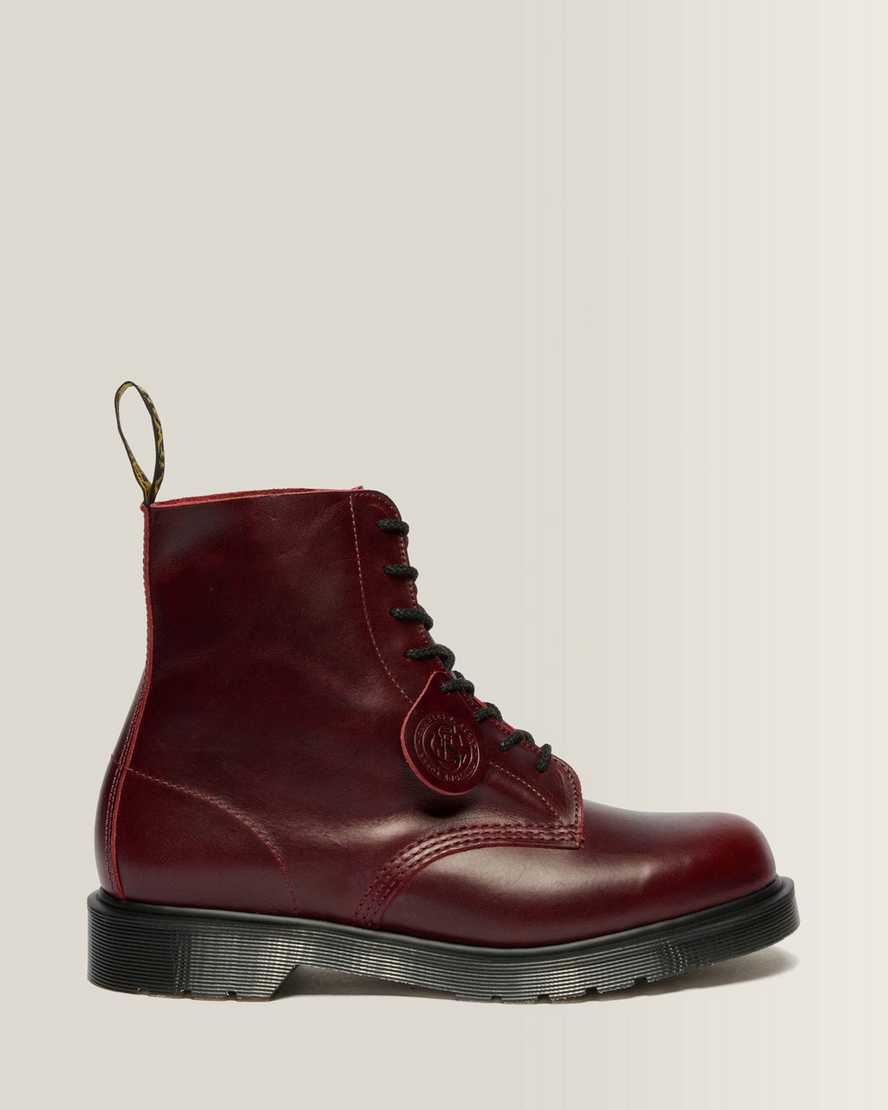 Dr. Martens 1460 Classic Calf Leder Stiefel in Rot, Größe: 46