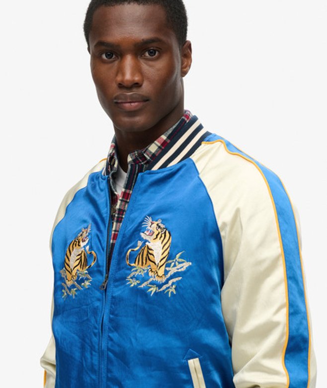 Superdry Herren Blau und Creme Bestickte Sukajan Bomberjacke Farbblock, Größe: S