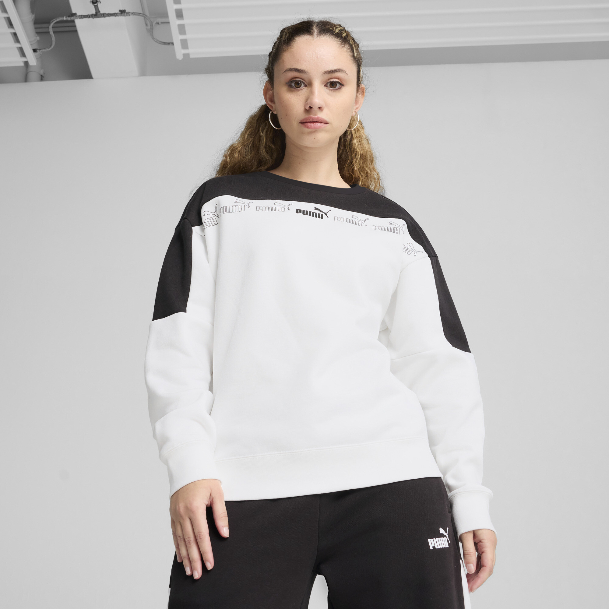 PUMA Around The Block Crewneck Damen, Kleidung, Weiß, XS