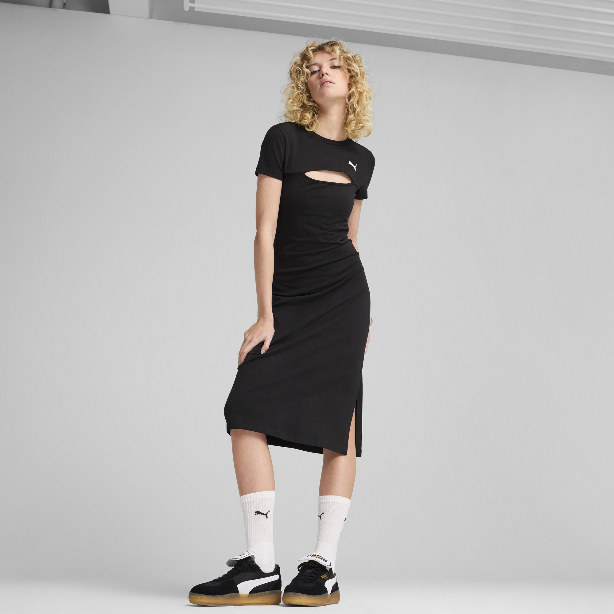 PUMA WARDROBE ESS Midikleid mit Cut-out Damen, Kleidung, Schwarz, M