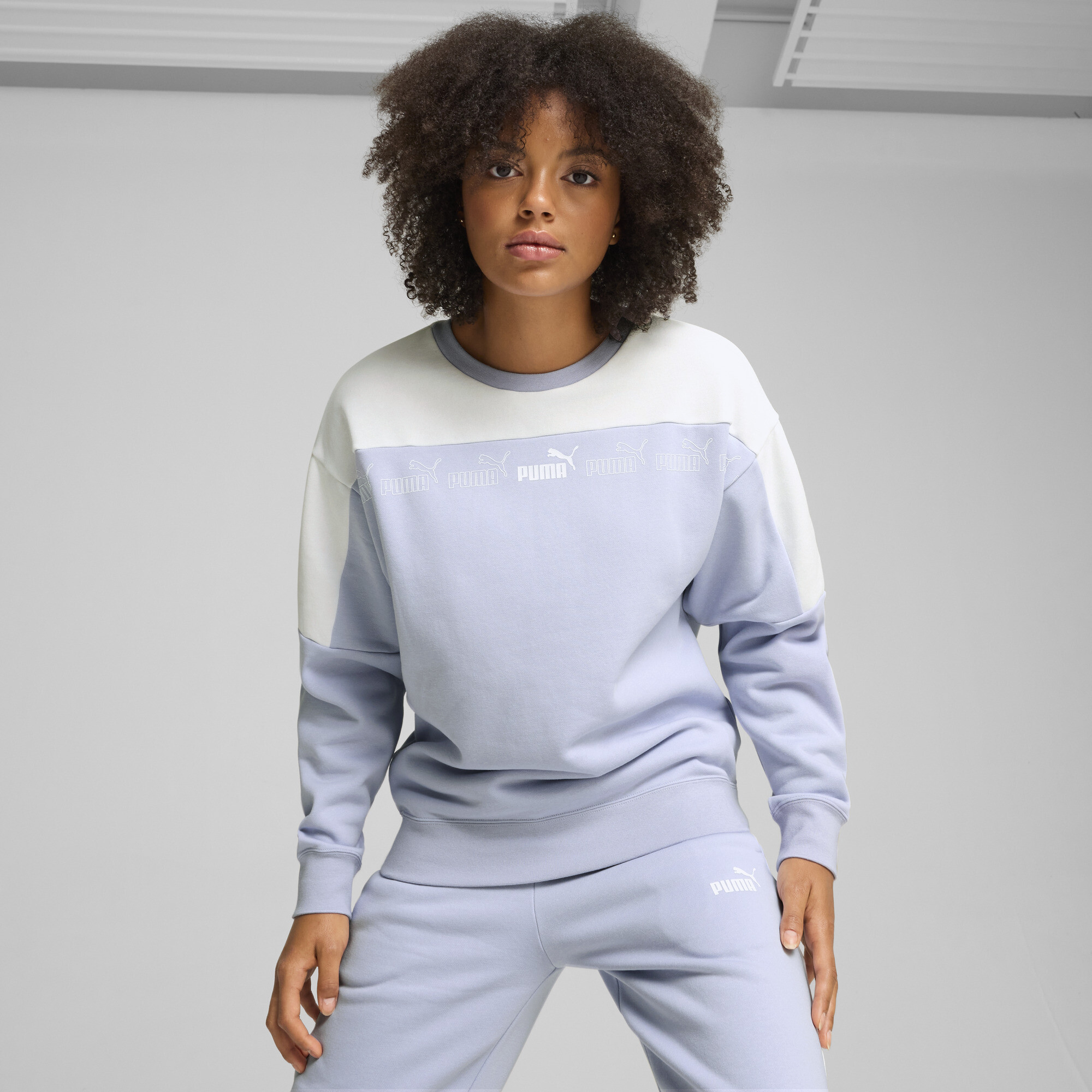 PUMA Around The Block Crewneck Damen, Kleidung, Blau, M