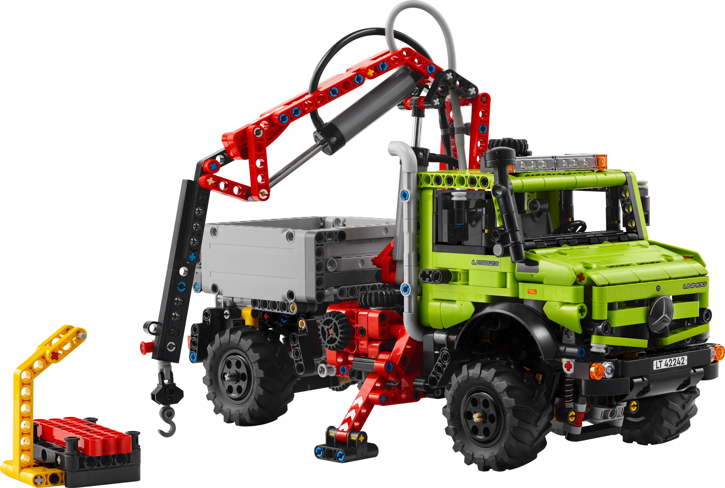 Mercedes-Benz Unimog U 5023 con Grúa