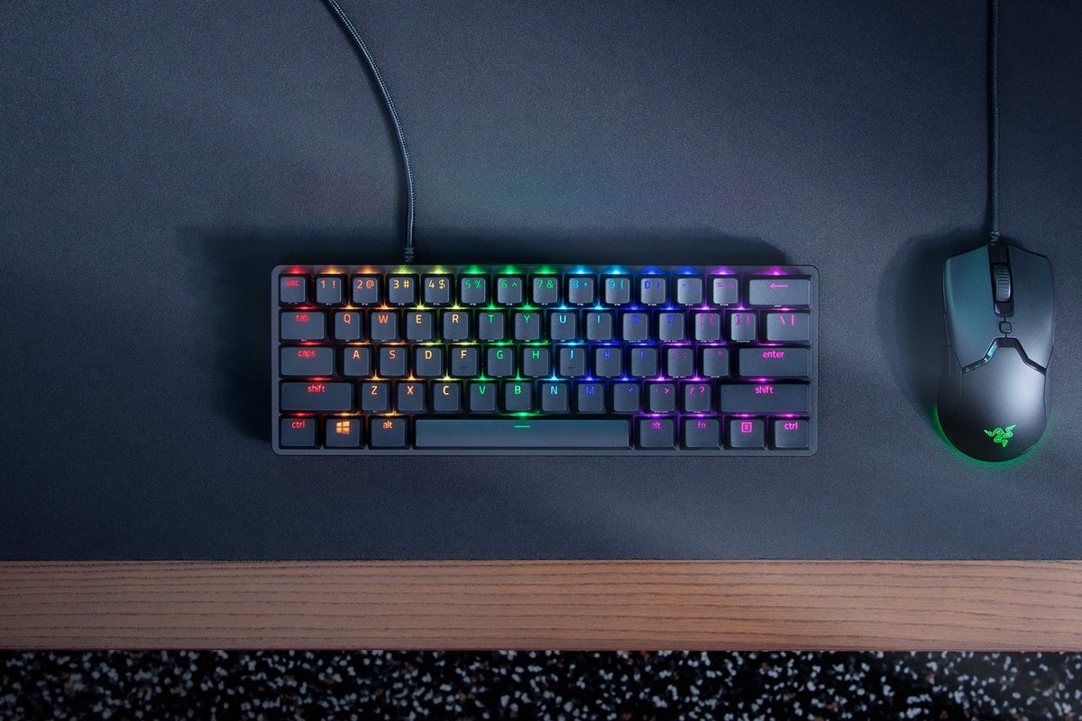 Razer Huntsman Mini 60% Gaming Keyboard - Clicky Optical Switch - Doubleshot PBT Keycaps - Chroma RGB Lighting - German Layout - Black