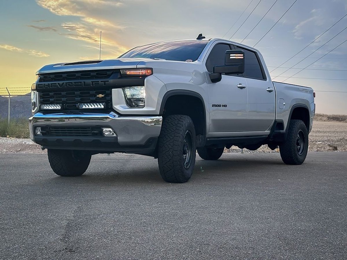 Auxiliary light kit Chevrolet Silverado 2500/3500 LT (2020-2023), 2 x Lazer Triple-R 1000, 2 x Lazer Triple-R 1000 GEN2 (with position light)